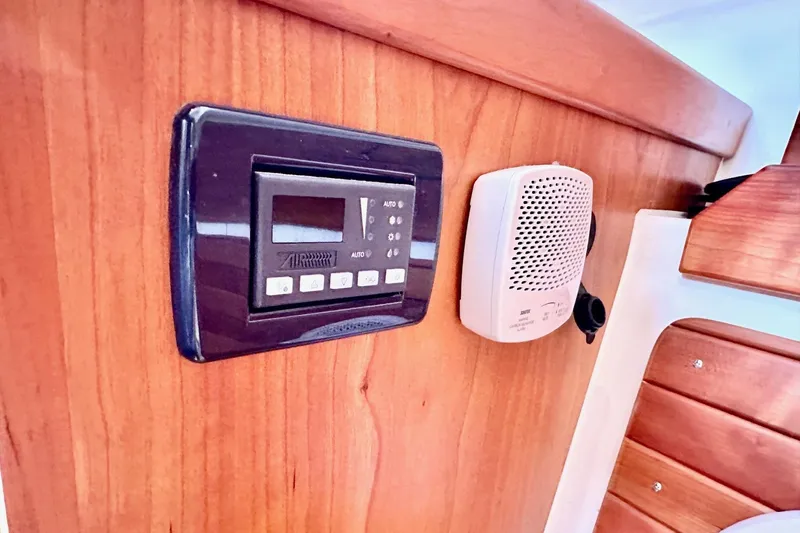 Steel'n Time Yacht Photos Pics Cabin AC and Heat Control and CO2 Meter