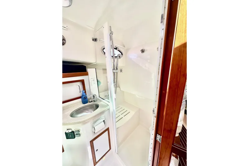 Steel'n Time Yacht Photos Pics Sink and Shower