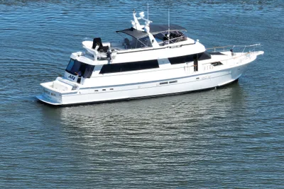Hatteras 80 Cockpit Motor Yacht