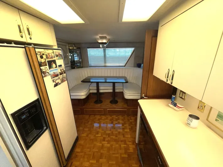 Gentle Ben Yacht Photos Pics GALLEY LOOKING TO STBD TOWARDS CRESENT SHAPED DINETTE