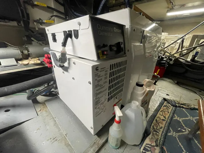 Gentle Ben Yacht Photos Pics SECOND NEWER ONAN GENERATOR IN SOUND ENCLOSURE