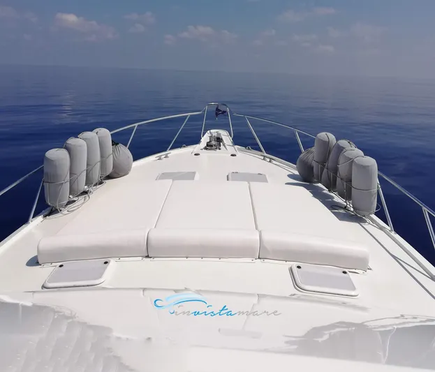  Yacht Photos Pics Hatteras 50 prua 1