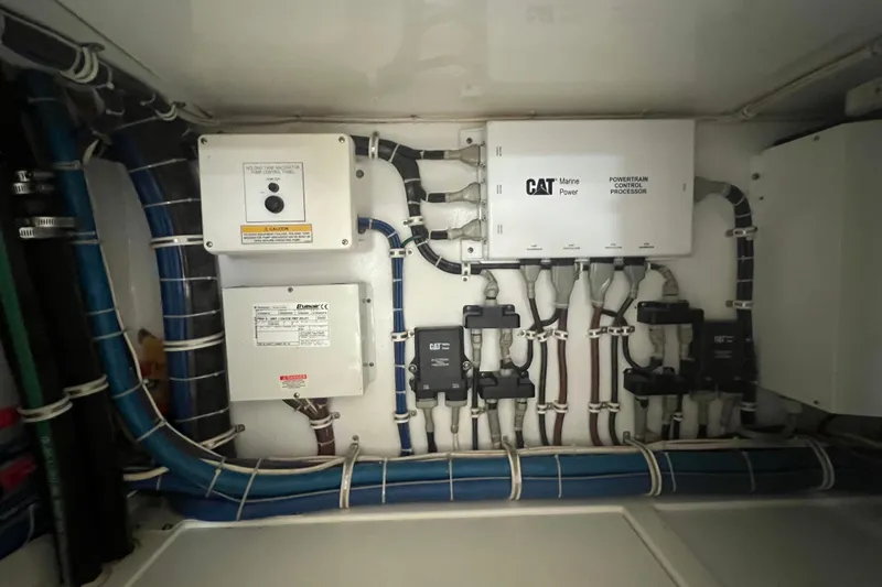 Sixpack Yacht Photos Pics Electrical system of a 2013 Hatteras GT63 yacht with CAT Marine Power components.