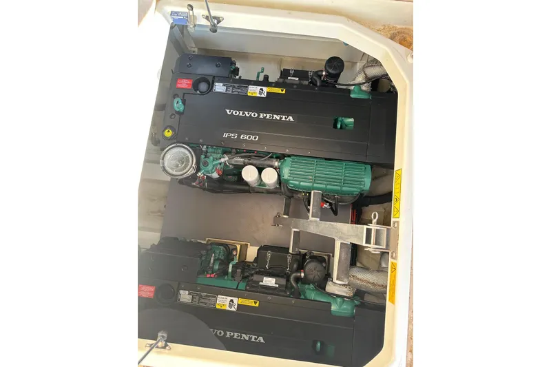 Lola Yacht Photos Pics Volvo Penta IPS 600 engines in 2019 Prestige 460 yacht engine room.