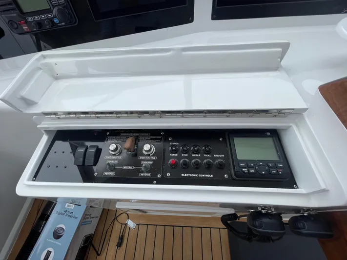 Close Call Yacht Photos Pics Back-Up Engine Controls