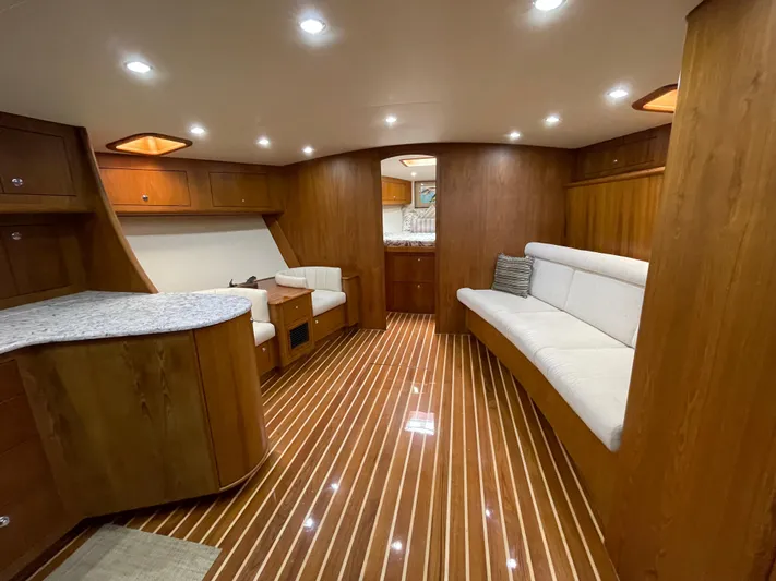 Close Call Yacht Photos Pics Salon Looking Forward