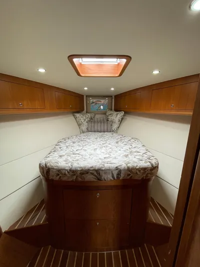 Close Call Yacht Photos Pics Master Berth