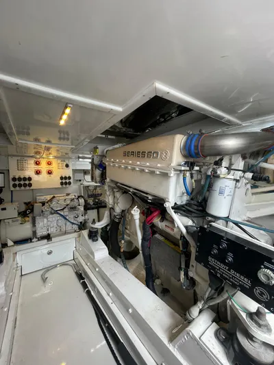 Close Call Yacht Photos Pics Starboard Side Series 60 825 HP Each