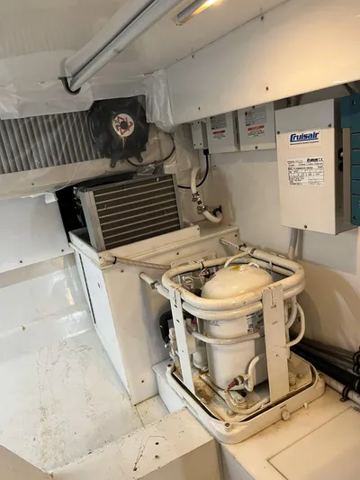 Close Call Yacht Photos Pics AC Compressor