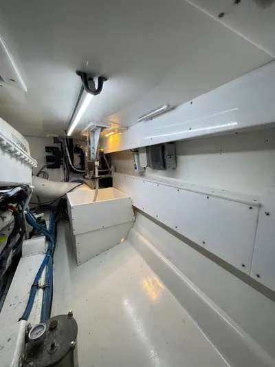 Close Call Yacht Photos Pics Outboard Port Side View