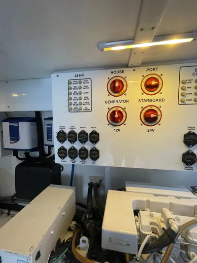 Close Call Yacht Photos Pics Battery Selector Switches