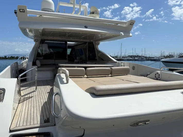  Yacht Photos Pics Luxury 2006 Azimut 86S yacht with spacious deck and elegant seating.
