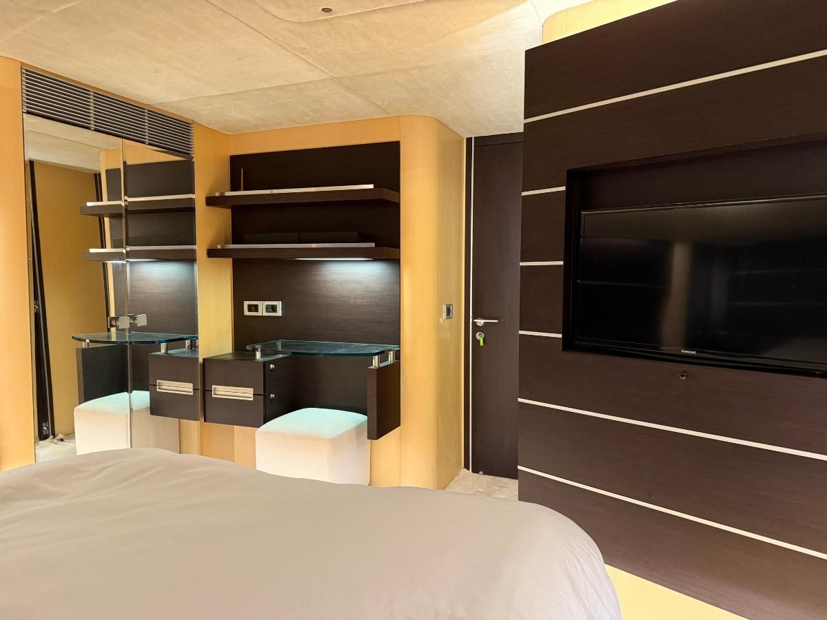 2006 Azimut 88 
