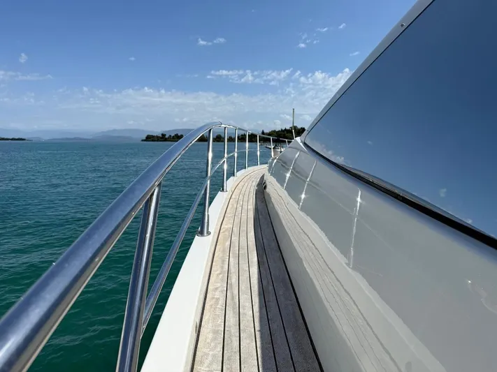  Yacht Photos Pics 2006 Azimut 86S yacht deck with sleek railing, cruising on calm blue waters.