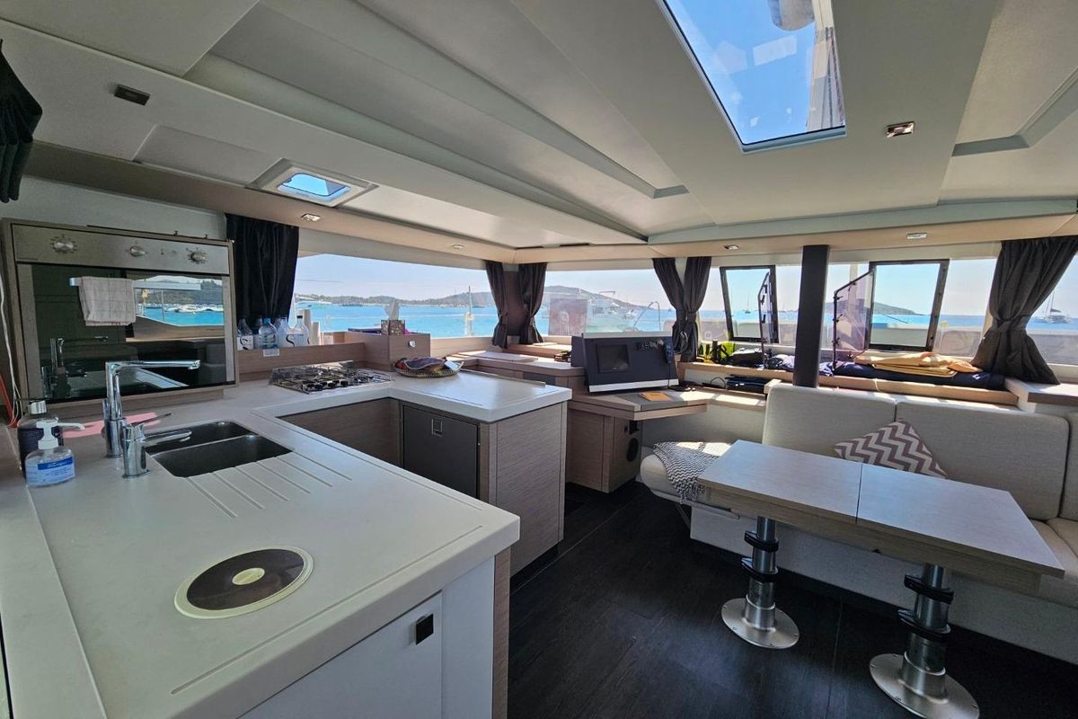 2021 Fountaine Pajot 42