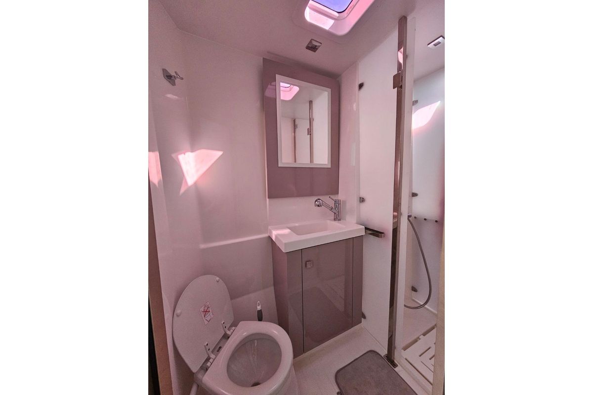 2021 Fountaine Pajot 42