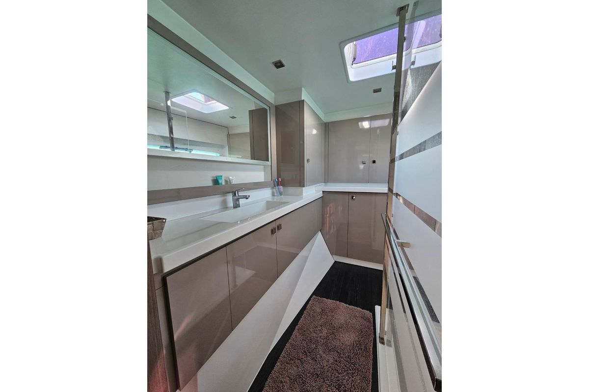 2021 Fountaine Pajot 42