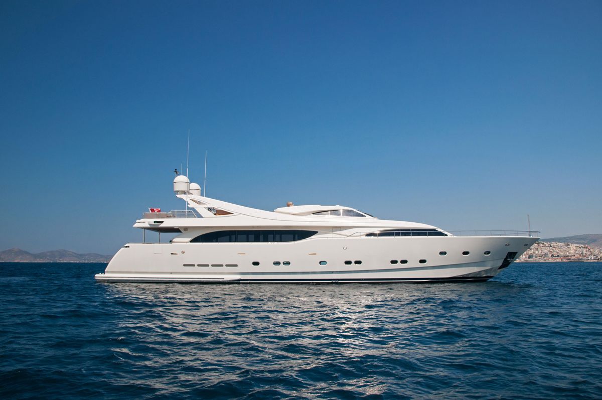 2002 Ferretti Yachts 111 