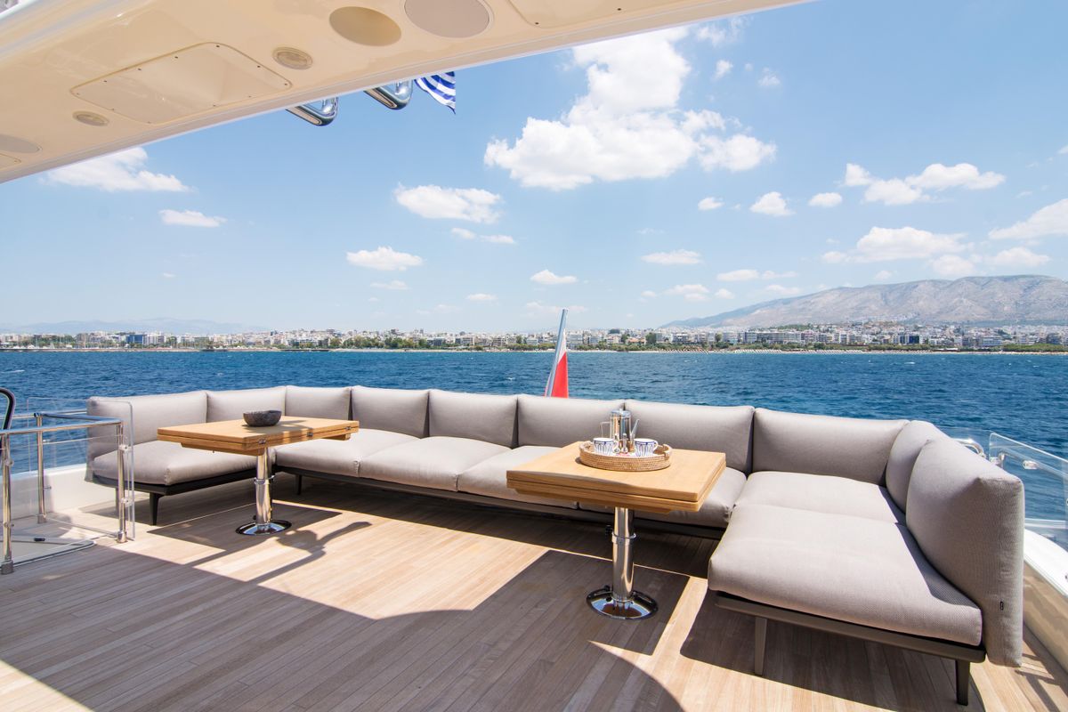 2002 Ferretti Yachts 111 