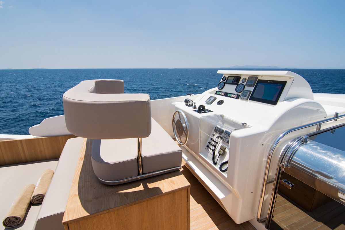 2002 Ferretti Yachts 111 