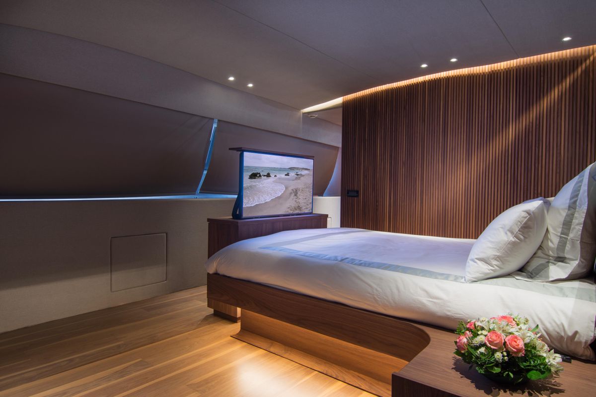 2002 Ferretti Yachts 111 