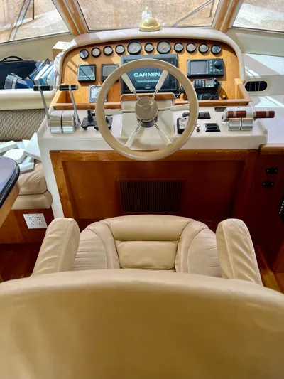 Knot 2 Late Yacht Photos Pics Navigator 57 Rival 2003 yacht helm with Garmin navigation system and leather captain's chair.