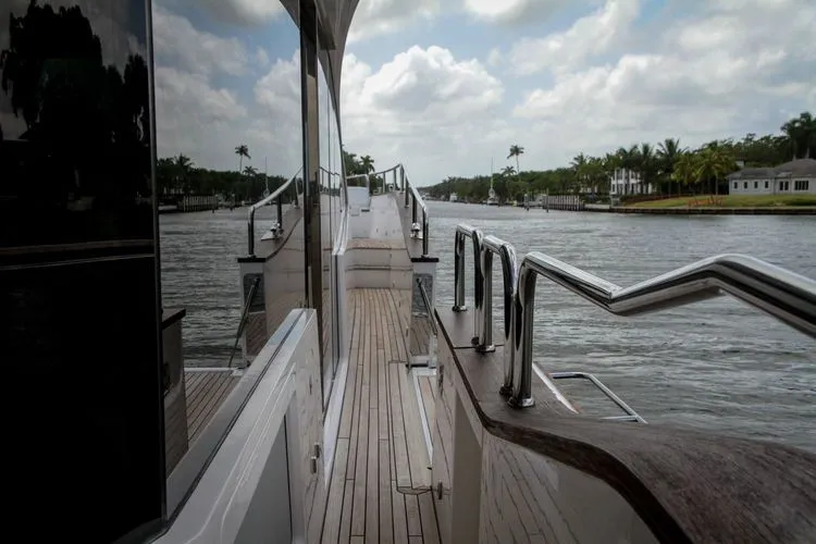 Future Yacht Photos Pics 2015 Sunseeker 28 Metre Yacht - Image 36