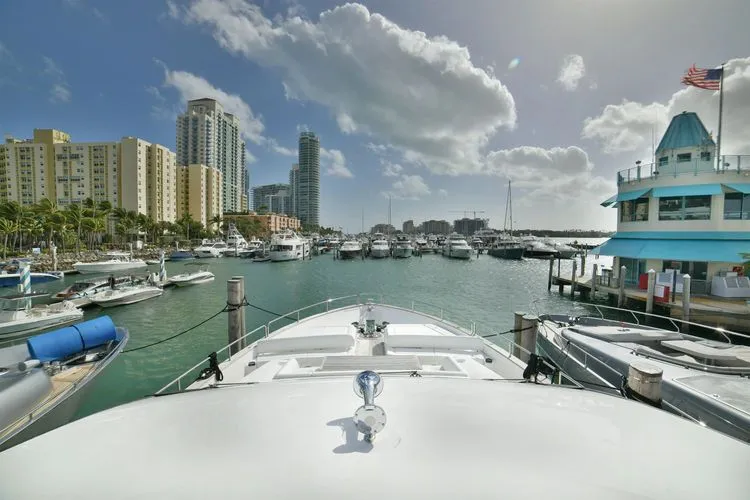 Future Yacht Photos Pics 2015 Sunseeker 28 Metre Yacht - Image 35