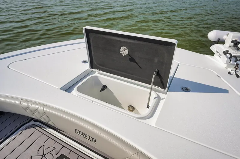 Blowin Scales Yacht Photos Pics 