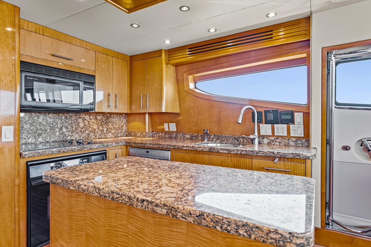 2006 Hatteras 80 
