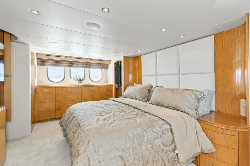 Time-2 Fly Yacht Photos Pics Luxurious bedroom in 2006 Hatteras 80 Motor Yacht Sky Lounge with elegant decor and ample natural light.