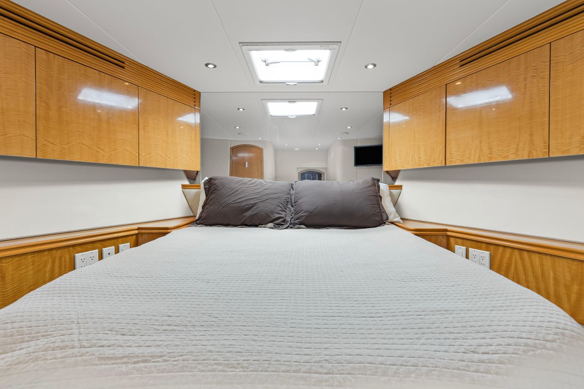 2006 Hatteras 80 