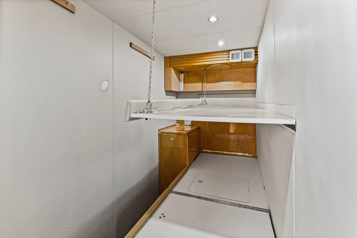 2006 Hatteras 80 