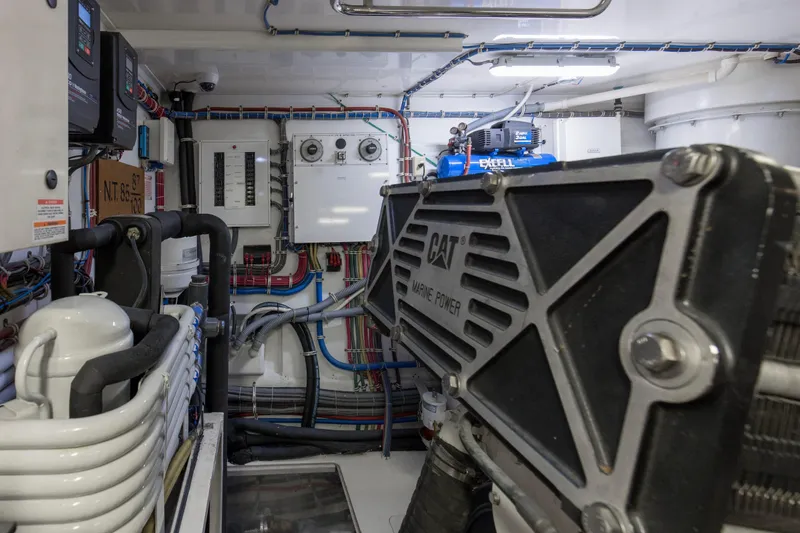 Time-2 Fly Yacht Photos Pics Engine room of 2006 Hatteras 80 Motor Yacht Sky Lounge with CAT marine power.