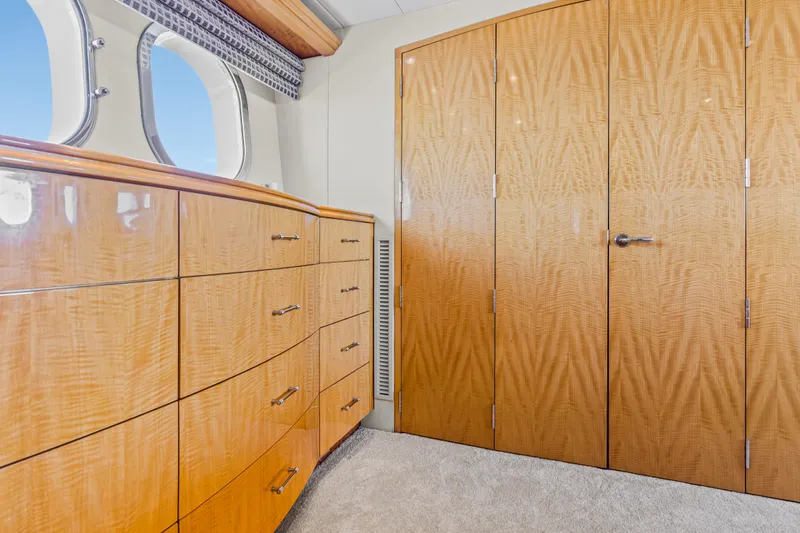 Time-2 Fly Yacht Photos Pics Luxurious wood interior of 2006 Hatteras 80 Motor Yacht Sky Lounge.