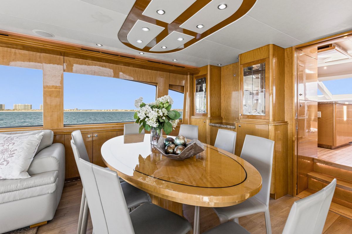 2006 Hatteras 80 