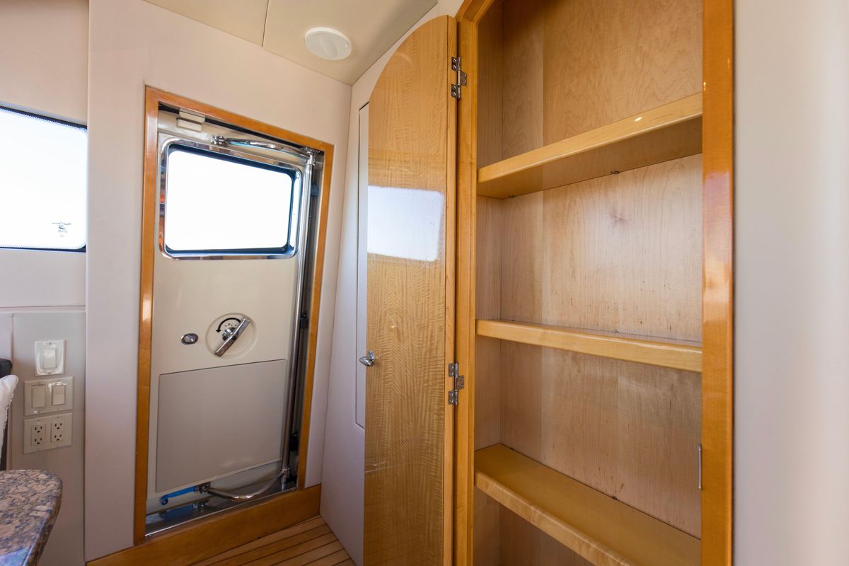 2006 Hatteras 80 