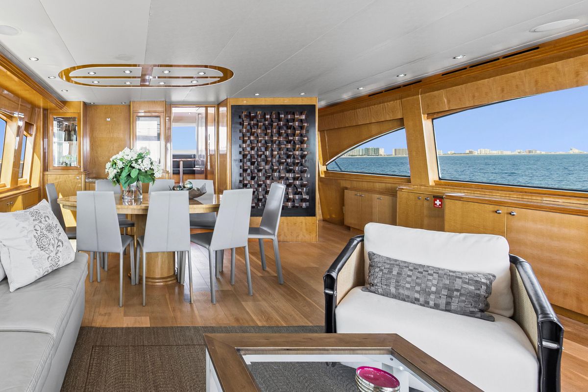 2006 Hatteras 80 