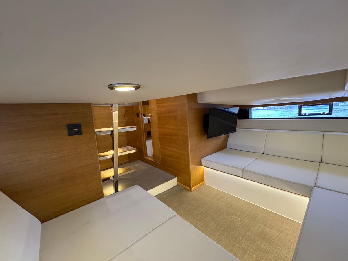 2021 De Antonio Yachts 42 