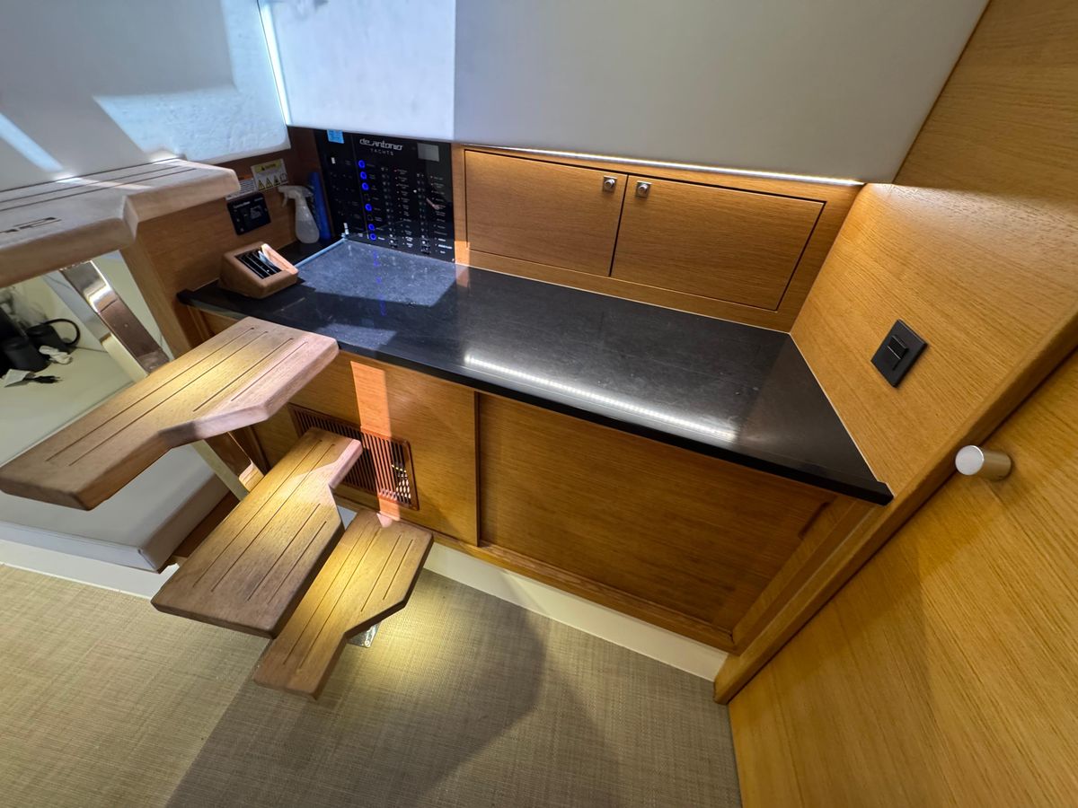 2021 De Antonio Yachts 42 