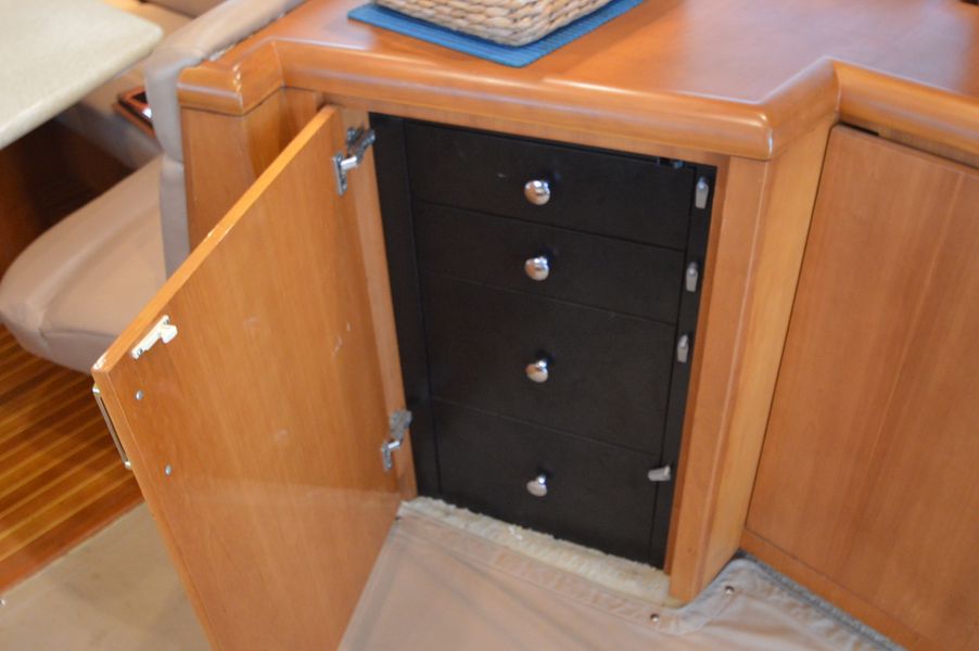 2001 Hatteras 60 Convertible