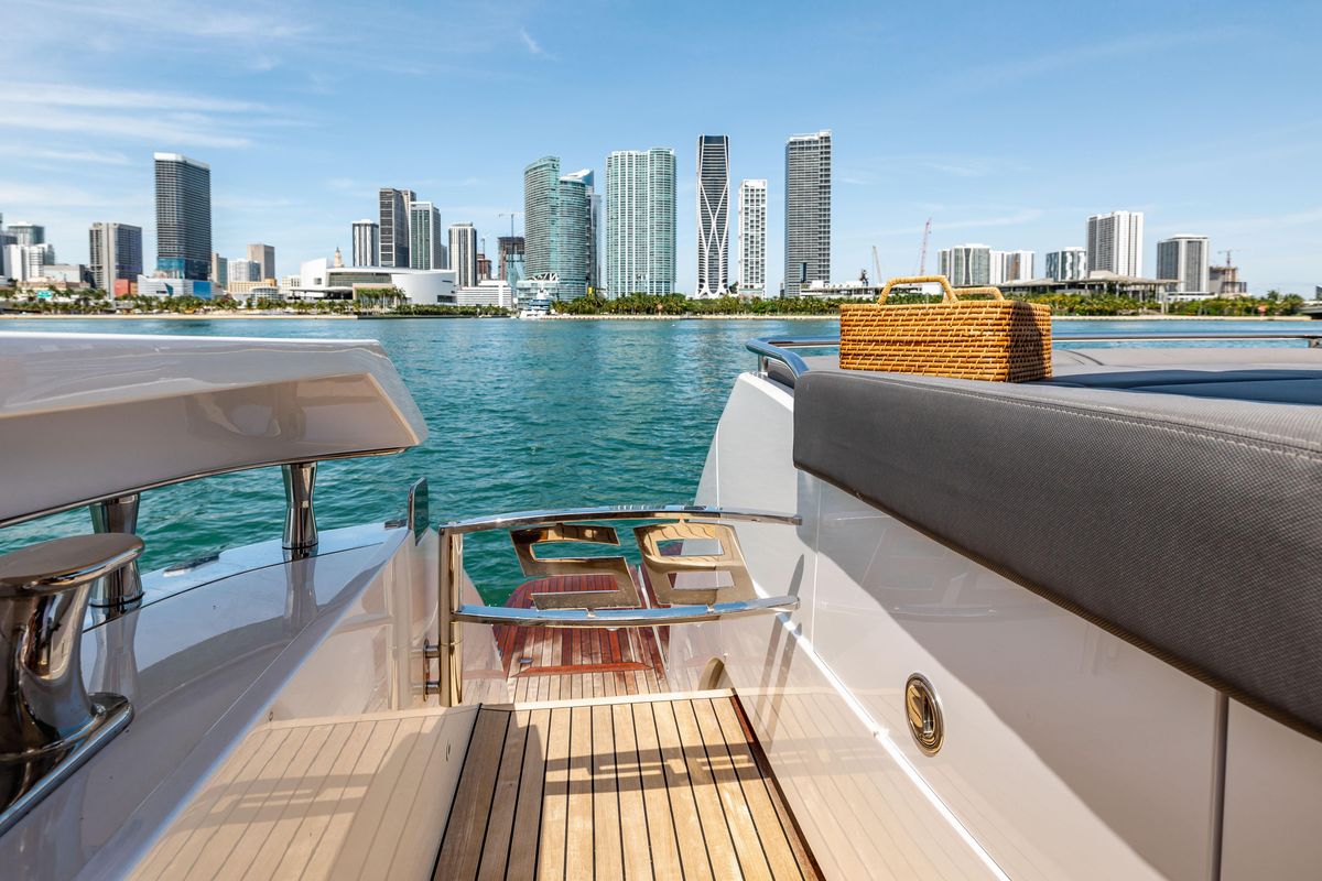 2017 Pershing 82 