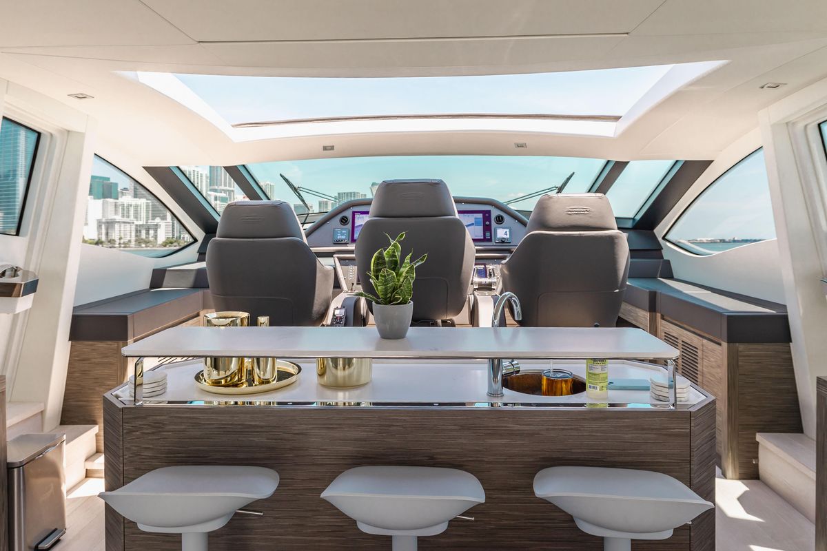 2017 Pershing 82 