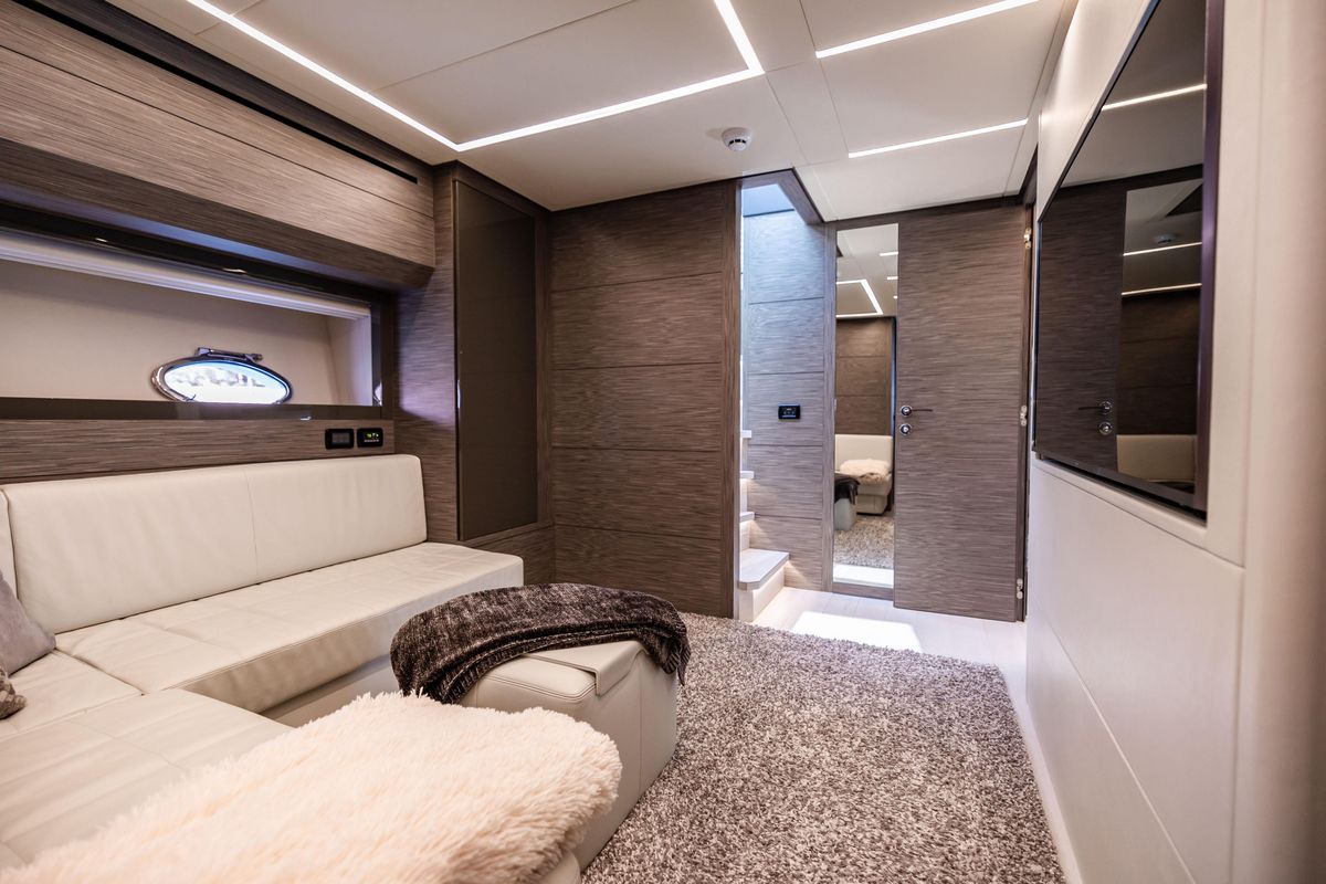 2017 Pershing 82 
