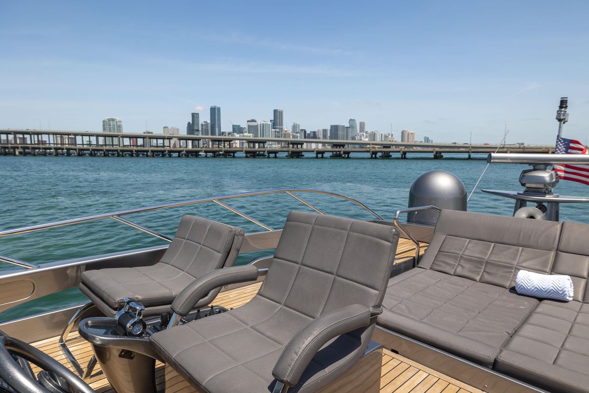 2017 Pershing 82 