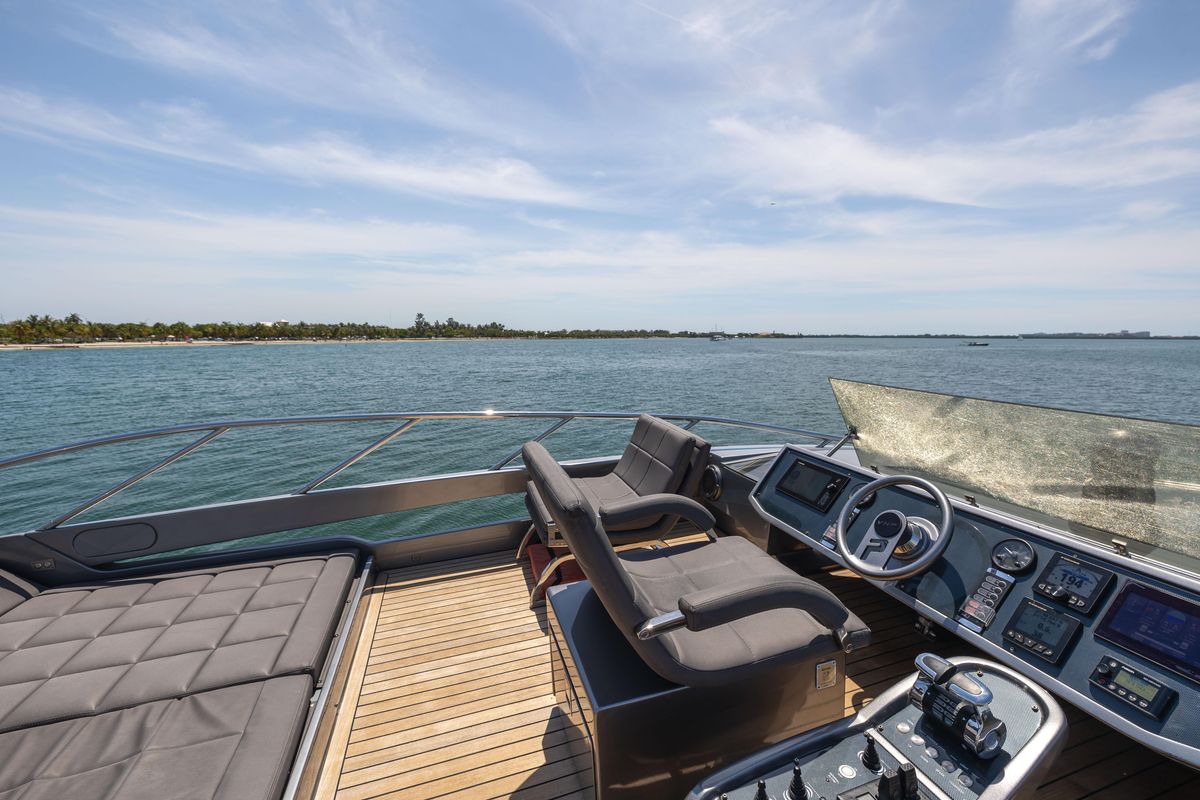 2017 Pershing 82 