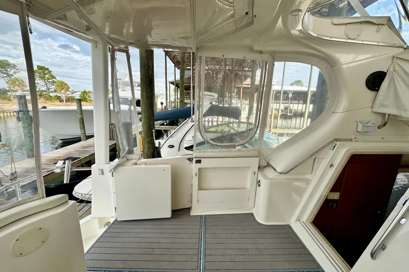  Yacht Photos Pics 2005 Silverton 43 Motor Yacht interior with dockside view, featuring spacious seating and clear windows.