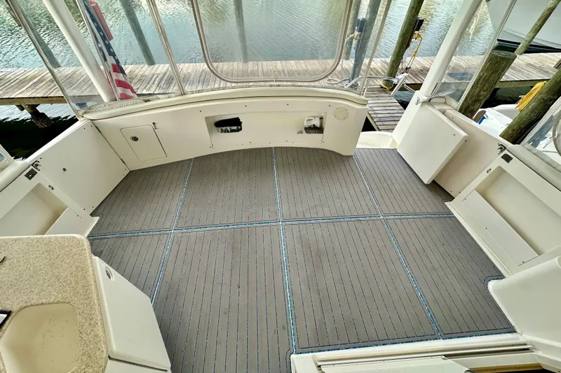  Yacht Photos Pics 2005 Silverton 43 Motor Yacht deck with spacious seating and water view.