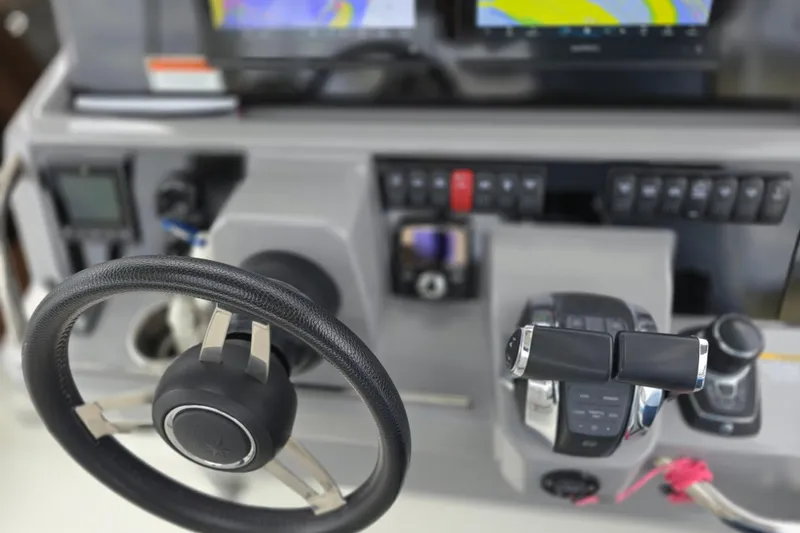  Yacht Photos Pics Steering console of 2022 Jeanneau Leader 10.5 WA Series 2 boat.