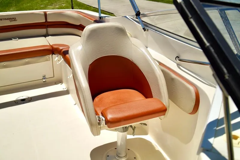  Yacht Photos Pics 2001 Stingray 240 LS boat interior with brown and white seating.